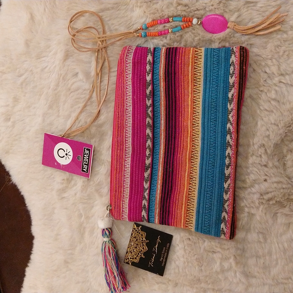 $$❤️❤️☘️NWT.  2 piece set includes necklace and medium tribal print bag.